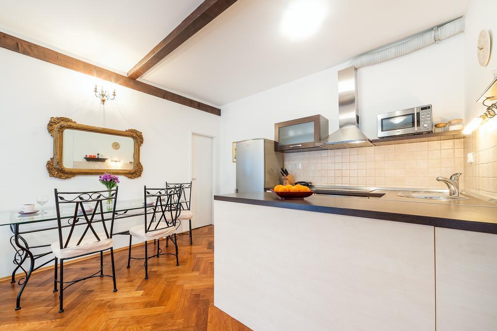 Apartment Heart Of The City 시베니크 외부 사진