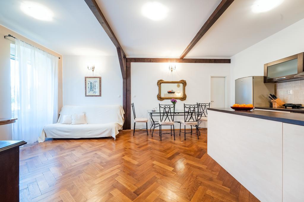 Apartment Heart Of The City 시베니크 외부 사진
